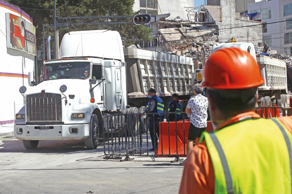 De acuerdo con el CEESP, la reconstrucción de lugares afectados por el sismo dará un impulso ligeramente positivo a la economía mexicana. (ARCHIVO EL UNIVERSAL)