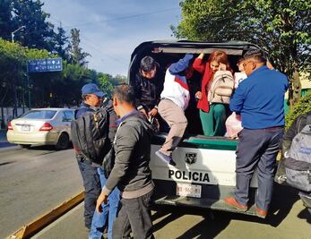 Usuarios padecen caos en Línea 9 del Metro