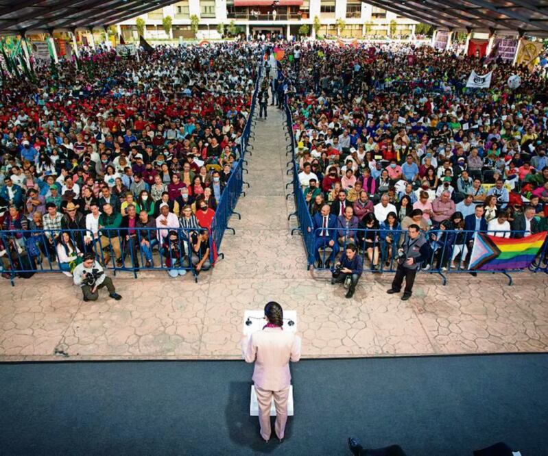 En el arranque de su gira por las alcaldías, los habitantes de Iztacalco arroparon a Claudia Sheinbaum y le gritaron “¡presidenta!”.