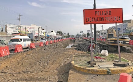 Entre caos vial, avanza el Trolebús en Chalco