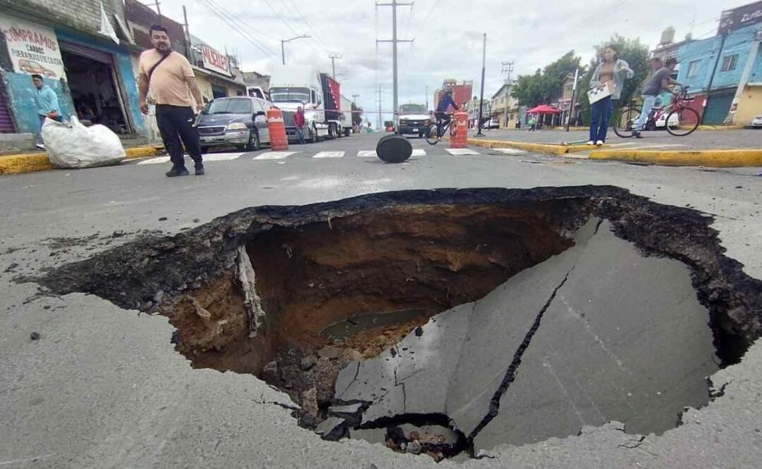 Socavón en Iztapalapa/ Foto: Especial