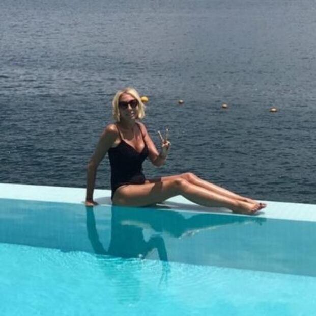 Laura Bozzo comparte foto en traje de baño