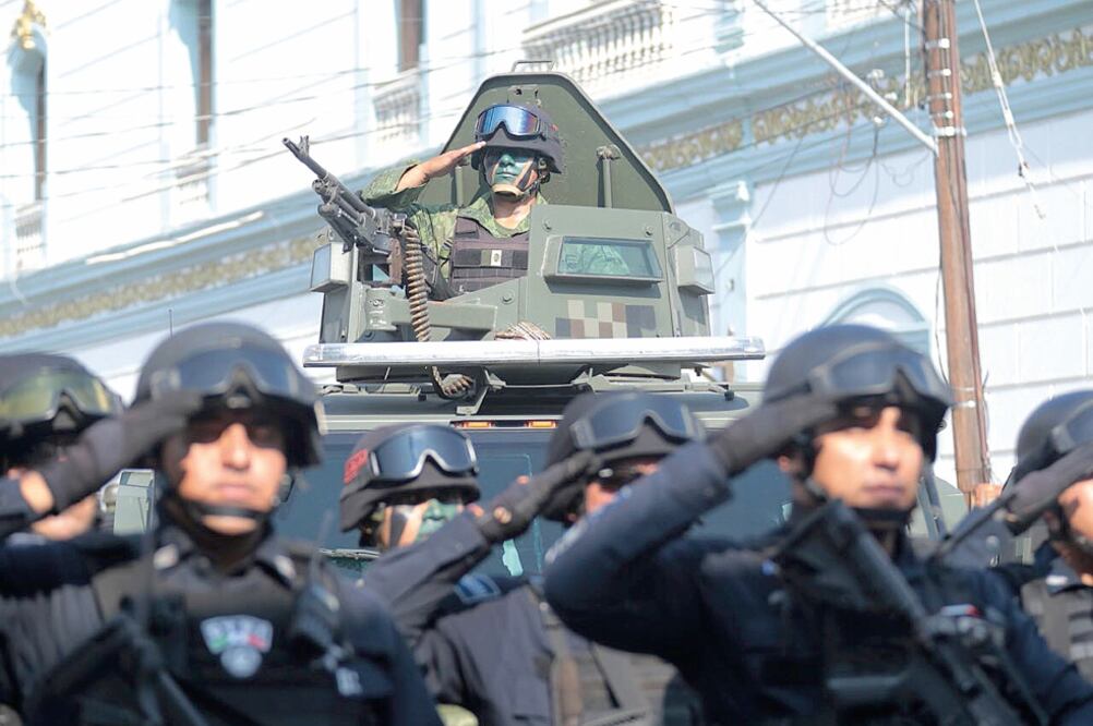 En el desfile conmemorativo de la Independencia de México participaron más de 3 mil 500 elementos de corporaciones policiales, Fuerzas Federales y alumnos de instituciones educativas. (ESPECIAL)