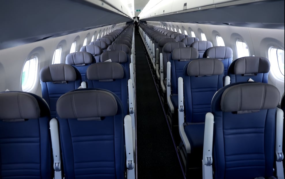 Imagen de la llegada de la quinta aeronave EMBRAER E-195 para Mexicana de Aviación en el Aeropuerto Internacional Felipe Ángeles, en Santa Lucía. Foto: Fernanda Rojas /EL UNIVERSAL