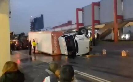 Se restablece servicio de Línea 2 del Metro tras volcadura de camión sobre Tlalpan 