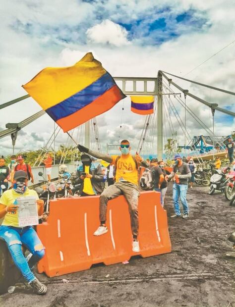 Miles marchan en Colombia en día de paro nacional