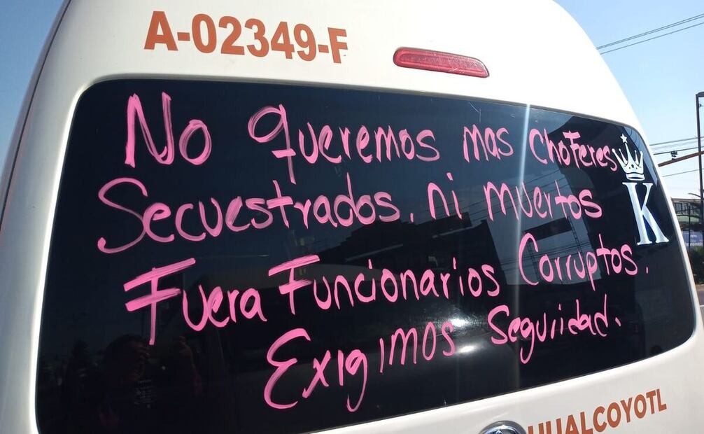 Transportistas bloquean zona oriente ante secuestros y cobro de piso. Foto: Especial