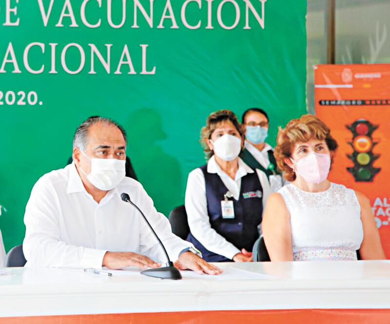 El gobernador, Héctor Astudillo, informó que se aplicarán un millón 63 mil 56 dosis contra la influenza estacional. Foto: Especial