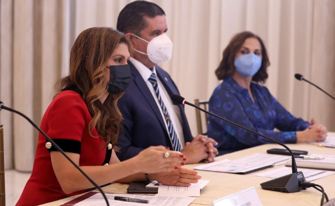 Foto: Twitter @ErikaMouynes