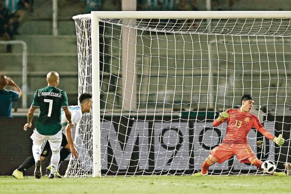 El arquero admite que en la zaga tricolor no hay entendimiento (IMAGO7)