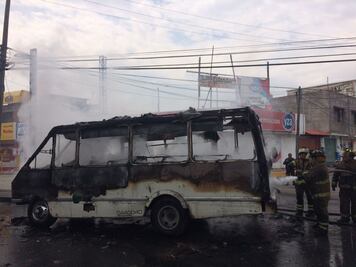 Video. Queman microbuses y camiones por operativo para detener a "El Ojos"