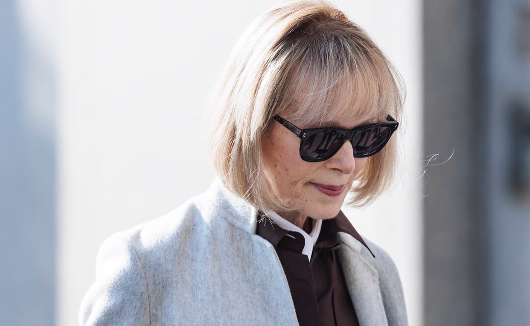 E. Jean Carroll llega para el primer día de la demanda civil por agresión sexual y difamación que presentó contra el expresidente Donald Trump en un tribunal federal en Nueva York. Foto: EFE