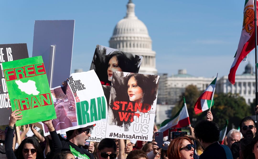 Los manifestantes se reúnen en el National Mall para protestar contra el régimen iraní, en Washington. Foto: Ilustrativa. AP
