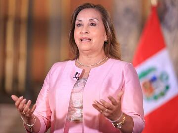 Presidencia de Dina Boluarte en Perú, en riesgo... por una cirugía de nariz; desata polémica
