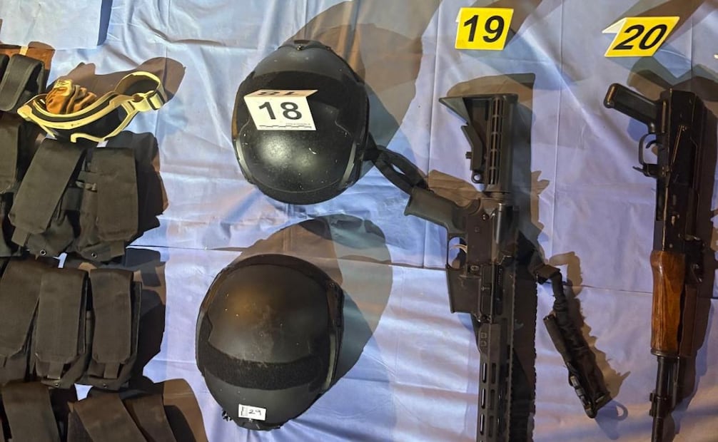 Aseguran 10 armas de fuego, droga y equipo táctico tras cateo de domicilio en Guaymas (25/05/2025). Foto: Especial