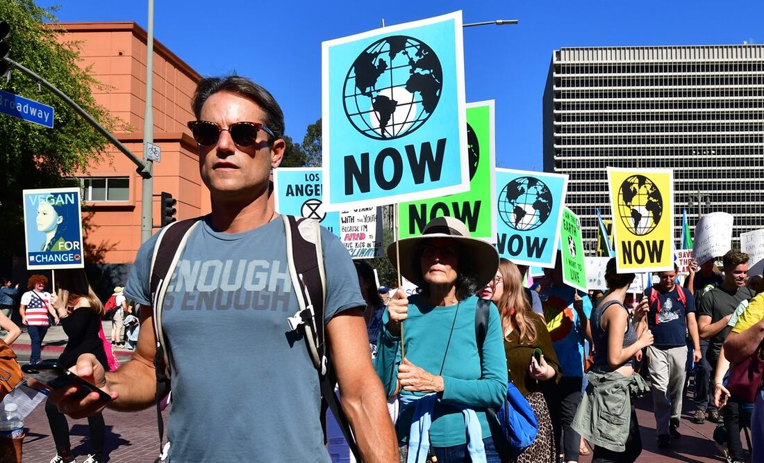 Activistas marchan en Los Ángeles (1 de noviembre de 2019). Foto: AFP