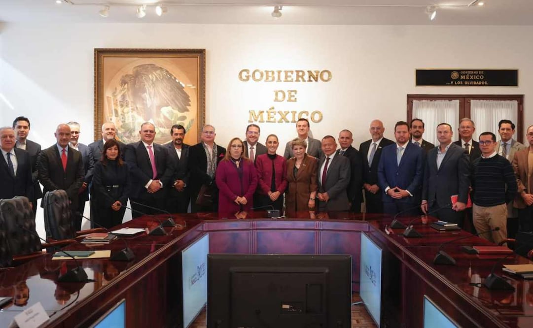 La presidenta Claudia Sheinbaum se reunió con empresarios mexicanos y extranjeros. Foto: Tomada de la cuenta de X de @Claudiashein