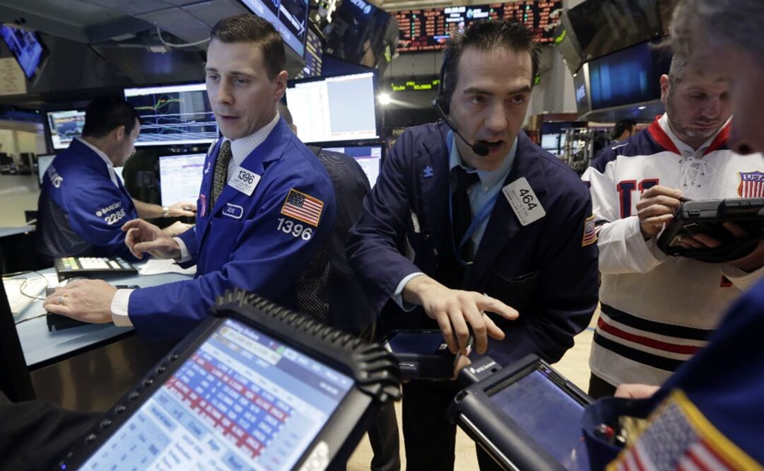 El NYSE Composite descendía 58.81 puntos, mientras que el indicador Nasdaq Composite, mostraba, a su vez, una pérdida de 12.40 puntos. Foto: AP