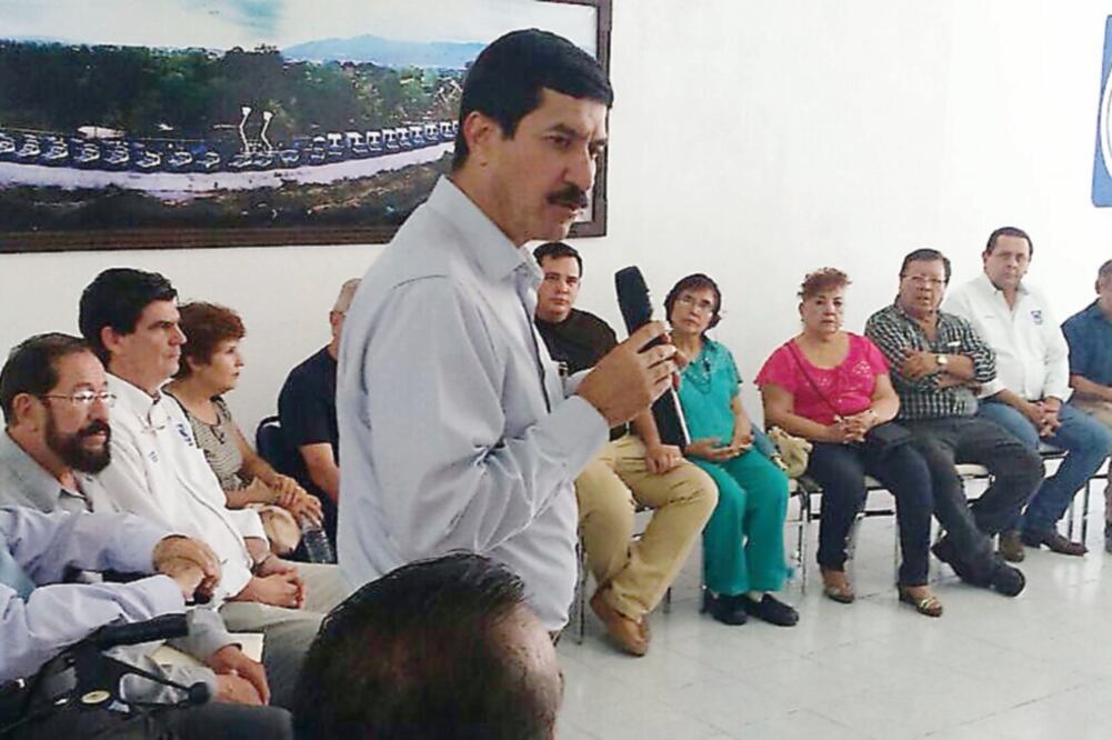 Javier Corral detalló que en la actual legislatura el PAN no abrió una comisión para revisar los inmuebles que se le han señalado al Presidente (ARCHIVO EL UNIVERSAL)