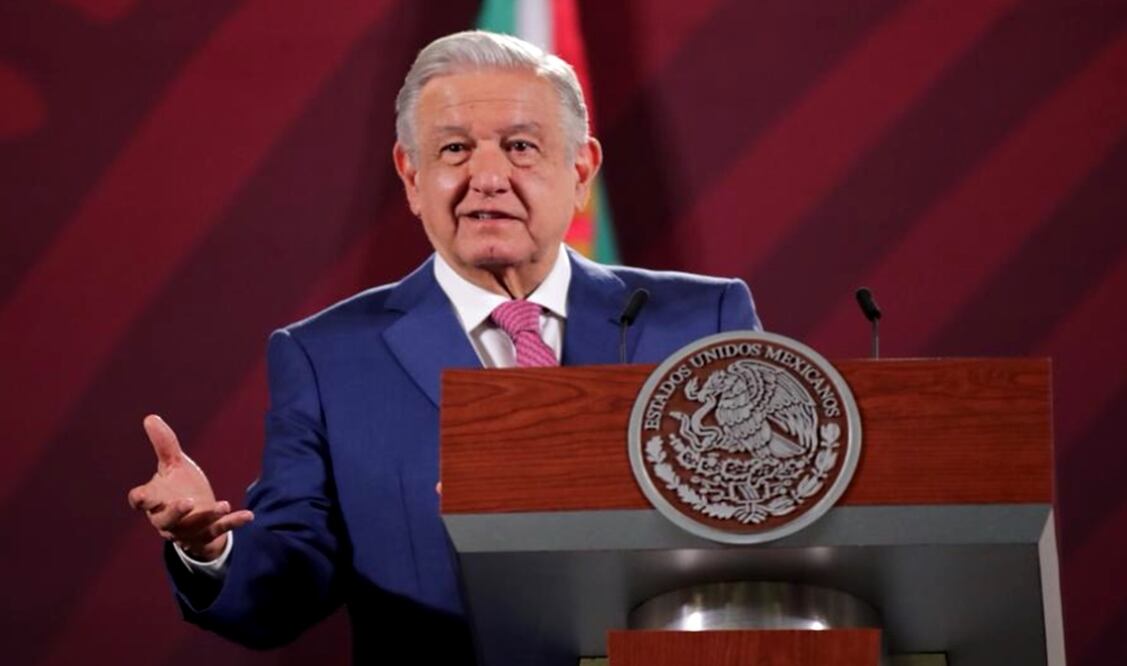 El presidente López Obrador aseguró que no deja de sorprender el fortalecimiento del peso