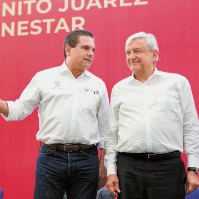 El gobernador de Michoacán, Silvano Aureoles, y el presidente Andrés Manuel López Obrador durante la presentación del Sistema de Universidades Benito Juárez en el estado; ahí el mandatario le ofreció su respaldo al Jefe del Ejecutivo. TOMADA DE TWITTER