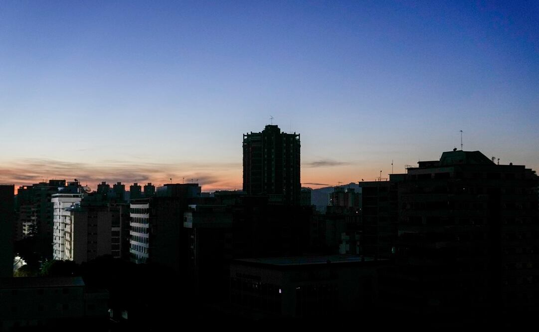 Maduro llama "ataque criminal" al apagón nacional. Foto: AP