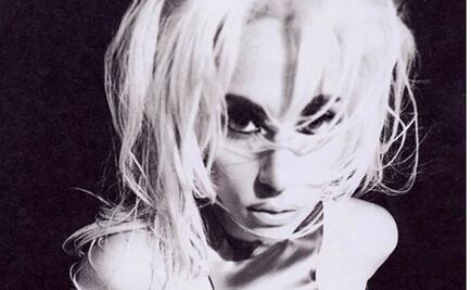 Lady Gaga comparte fotos desnuda y sorprende su delgadez 