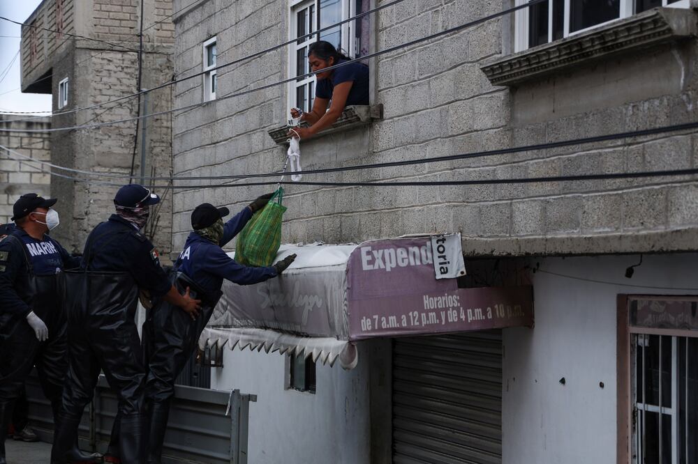 La Secretaría de Marina instaló un puesto de mando en Chalco para ayudar a la población afectada por las inundaciones. (Foto: Hugo Salvador/EL UNIVERSAL)