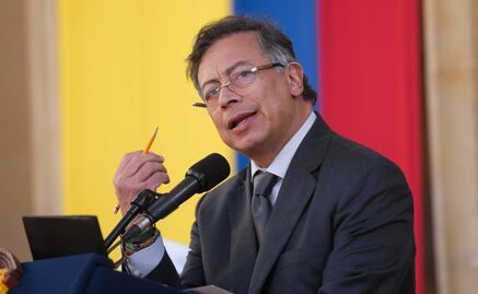 Llueven críticas al presidente de Colombia, Gustavo Petro, por asistir a un club de striptease