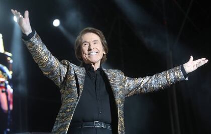 Raphael conquista a fans mexicanos con concierto por sus 60 años de carrera 