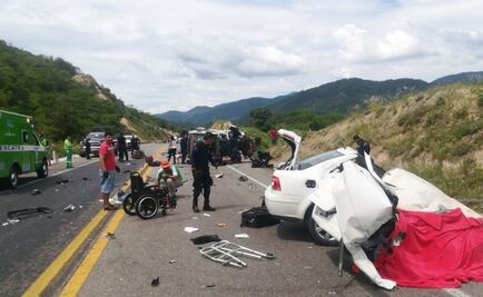 Choque entre patrulla y auto deja 4 muertos en Michoacán