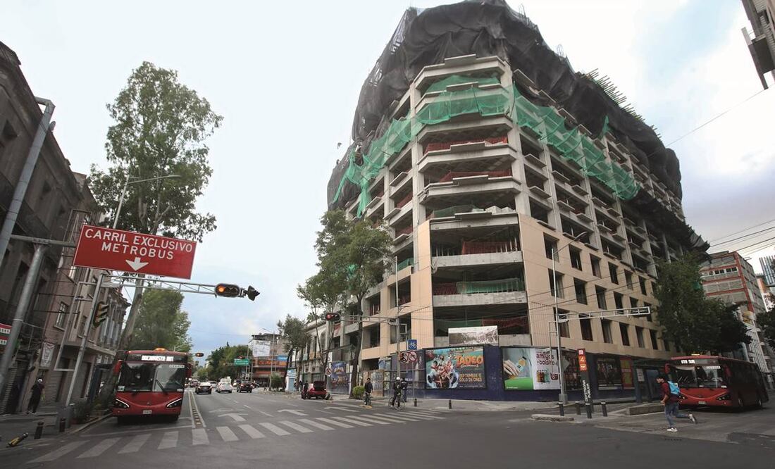 Bucareli es uno de los corredores donde los desarrollos inmobilia- rios deberán cumplir con las normas sobre vivienda incluyente. Foto: Valente Rosas/ EL UNIVERSAL