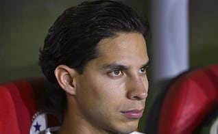 Diego Lainez, de promocionar el Mundial 2026 a estar cerca de perdérselo 