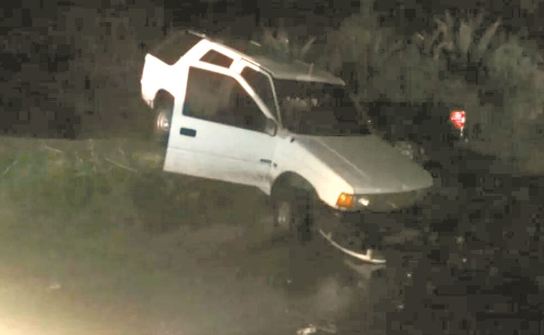 En el lugar quedó una camioneta en la que supuestamente llegaron los sicarios. Foto: ESPECIAL