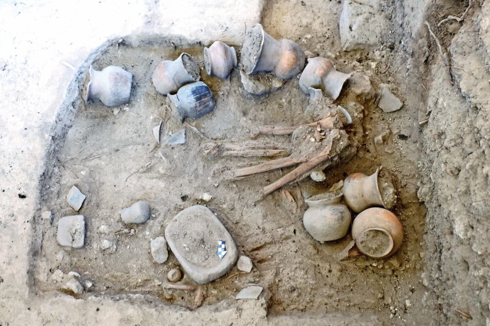 El equipo liderado por la arqueóloga Lourdes López Camacho recuperó figurillas y restos de cerámica fechadas para el periodo Preclásico (1500 a.C. a 300 d.C.). Foto: CORTESÍA INAH