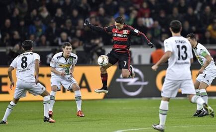 'Chicharito' marks ten in the Bundesliga