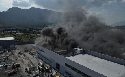 VIDEO: Incendio en nave industrial de una empresa en Nuevo León provoca fuerte movilización