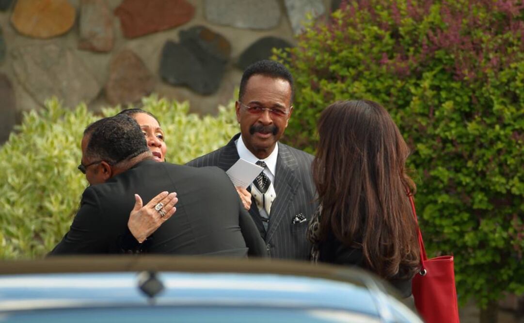 Arribo a la iglesia de Larry Graham, exbajista de Sly and the Family Stone y el mentor espiritual que introdujo a Prince en los Testigos de Jehová. (FOTO: AP)