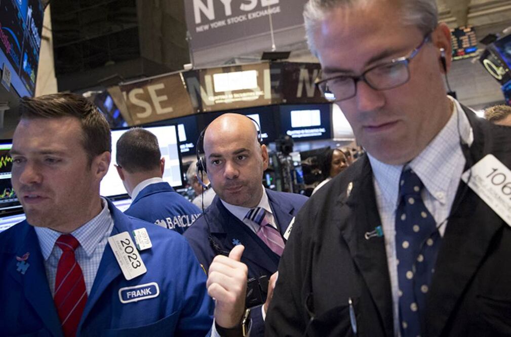 Los mercados accionarios en Estados Unidos cerraron con resultados mixtos este miércoles, pero sin presentar variaciones importantes (BRENDAN MCDERMID / REUTERS)