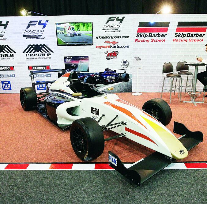 En esta exposición de la Federación Internacional de Automovilismo se presentan varias piezas históricas (ALEJANDRO ACOSTA / EL UNIVERSAL)