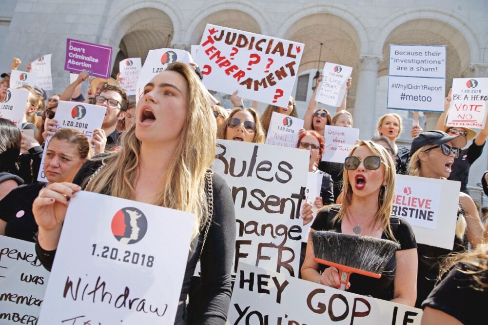 Mujeres estadounidenses protestaron ayer en Los Ángeles contra Brett Kavanaugh, nominado para ocupar un lugar en el Tribunal Supremo. Foto: MIKE BLAKE. REUTERS