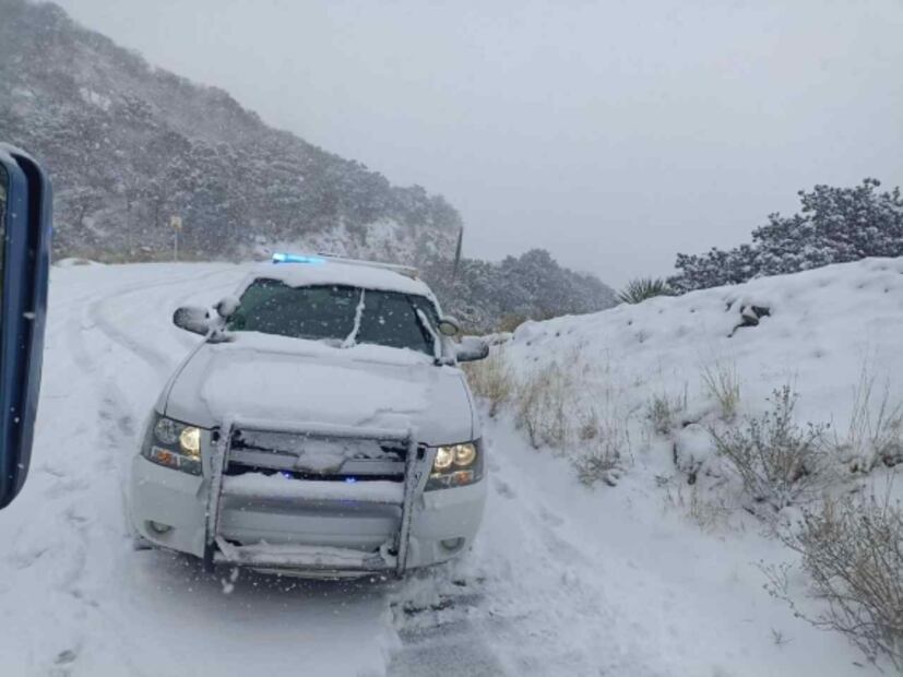 Cierran tramos carreteros por fuertes nevadas en Chihuahua: FOTOS