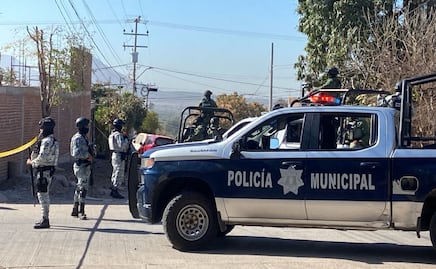 Tras enfrentamiento en Sinaloa, hallan vehículo abandonado con explosivos artesanales; aseguran armas y chalecos tácticos