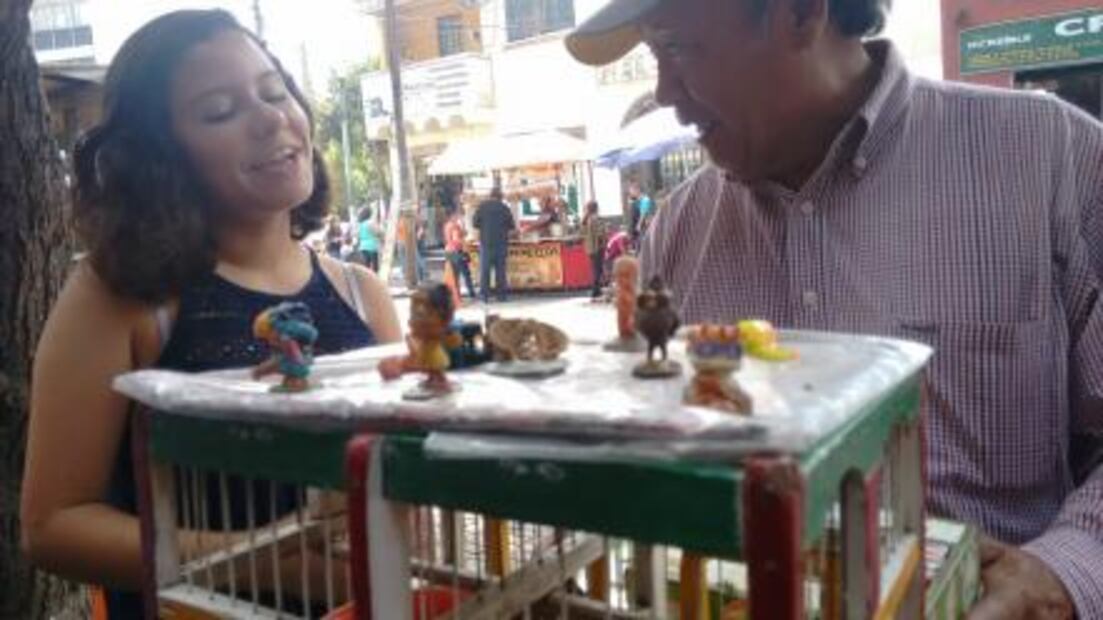 Pajaritos, ahora te leen la suerte… en las cantinas 