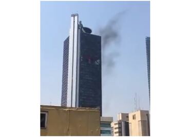 Reportan humo en torre Bancomer en Reforma