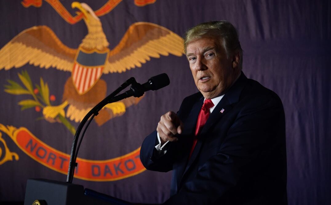 Trump insta a Apple a producir piezas en EU para evitar posibles aranceles a China. Foto: AFP)