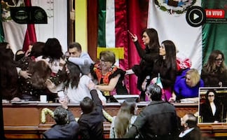 Entre jaloneos y gritos, PAN toma tribuna del Congreso de la CDMX; suspenden la sesión