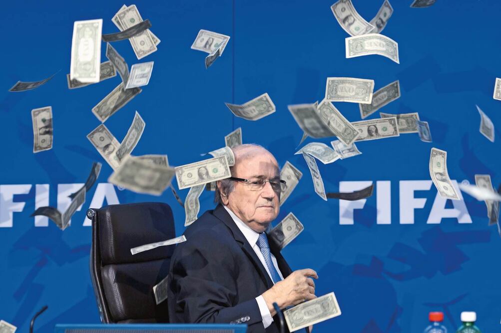 La reunión entre Blatter y sus socios comerciales fue a puerta cerrada (FABRICE COFFRINI. AFP)