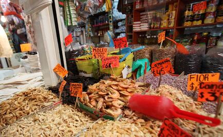 Gastos básicos se llevan la mitad del salario         