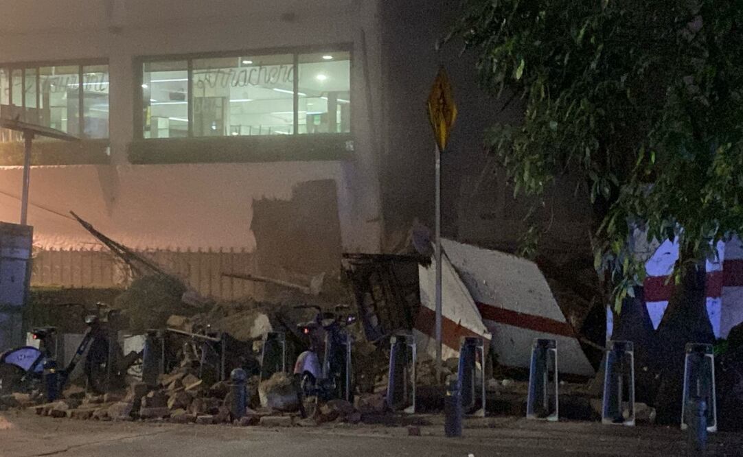 Un inmueble abandonado colapso tras las lluvias que han transcurrido en la CDMX. Foto: Juan Carlos Williams / EL UNIVERSAL